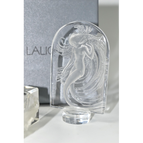 398 - A BOXED LALIQUE 'NAIADE' SEAL/PLAQUE AND AN ART DECO STYLE ASHTRAY, the Lalique seal or plaque depic... 