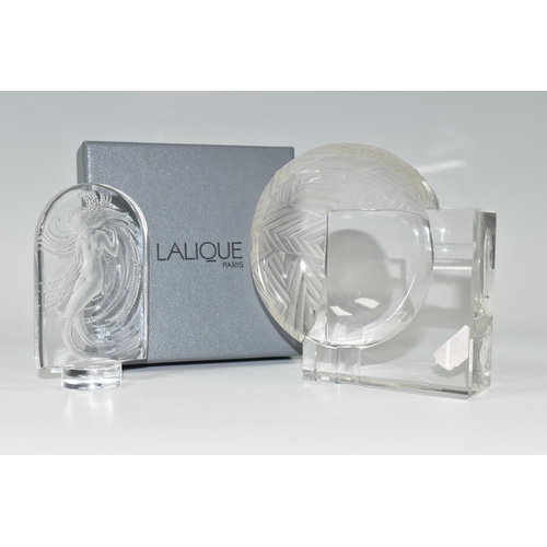 398 - A BOXED LALIQUE 'NAIADE' SEAL/PLAQUE AND AN ART DECO STYLE ASHTRAY, the Lalique seal or plaque depic... 