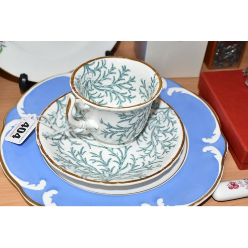 404 - A GROUP OF CERAMICS AND SUNDRY ITEMS, to include a Rockingham teacup and saucer, the saucer bearing ... 