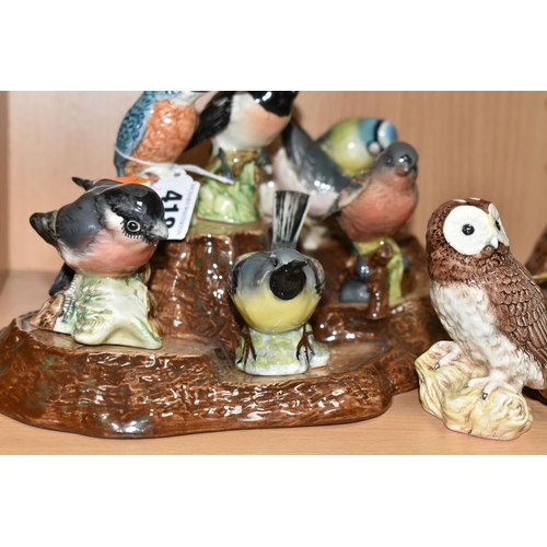 418 - A COLLECTION OF BESWICK BIRDS WITH TWO DISPLAY STANDS, fifteen birds comprising Kingfisher 3275, Wre... 