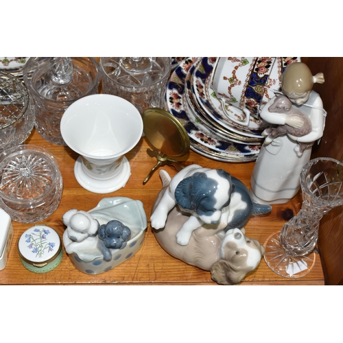 442 - A GROUP OF ROYAL ALBION IMARI PATTERN TEA WARE, LLADRO NAO FIGURES AND GLASSWARE, comprising two cak... 