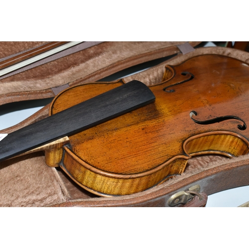 471 - A LATE 19TH / EARLY 20TH CENTURY VIOLIN IN NEED OF RESTORATION, two piece back, no labels to the int... 