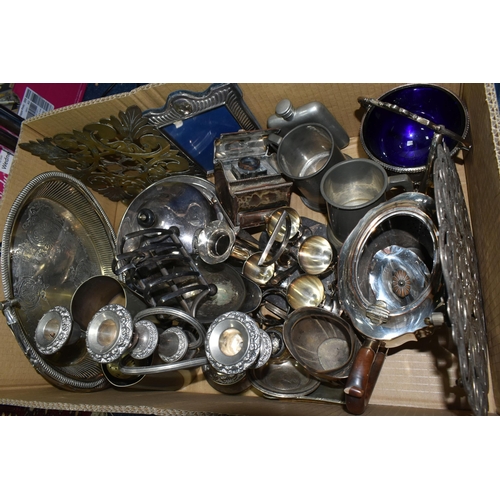 497 - A BOX OF SILVER PLATE AND OTHER METALWARE, including a pair of white metal pin dishes embossed with ... 