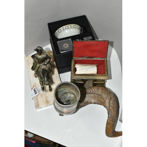 502 - DECORATIVE COLLECTIBLE ITEMS, comprising a Boxed Tek Sing Treasure set to include a bowl with circle... 