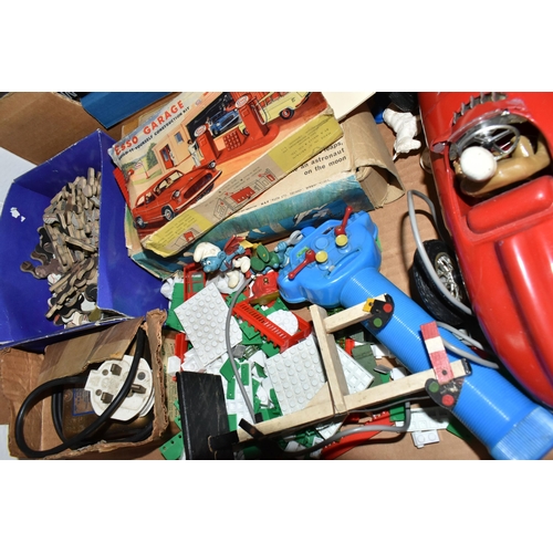 506 - A QUANTITY OF ASSORTED TOYS, to include Welsotoys plastic Esso Garage construction kit, assorted inc... 