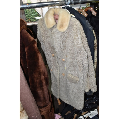 547 - A GROUP OF LADIES CLOTHING AND ACCESSORIES, to include eight winter coats, including four faux fur, ... 