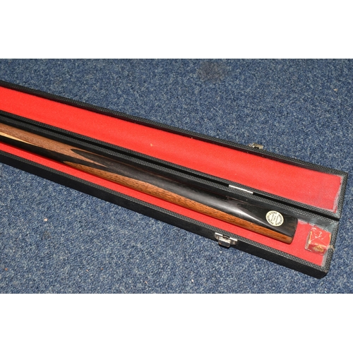 554 - A PADMORE & SONS OF BIRMINGHAM ONE PIECE CUE, 16.5 OZS, with hard carry case (1) (Condition Report: ... 