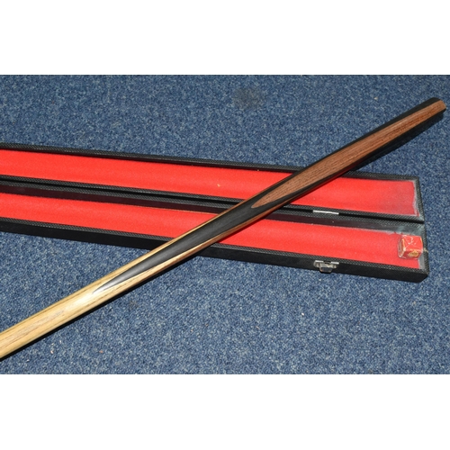 554 - A PADMORE & SONS OF BIRMINGHAM ONE PIECE CUE, 16.5 OZS, with hard carry case (1) (Condition Report: ... 