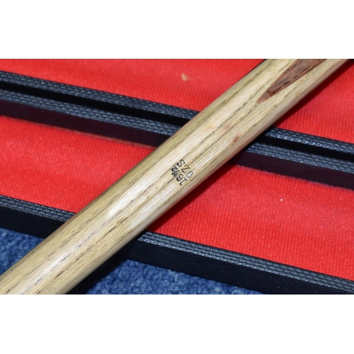 554 - A PADMORE & SONS OF BIRMINGHAM ONE PIECE CUE, 16.5 OZS, with hard carry case (1) (Condition Report: ... 