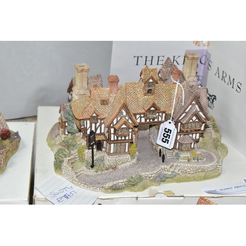 555 - TWENTY EIGHT BOXED LILLIPUT LANE SCULPTURES FROM THE SOUTH EAST COLLECTION, comprising The Kings Arm... 