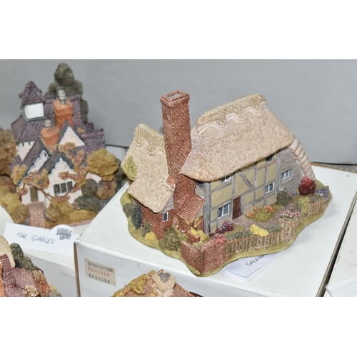 555 - TWENTY EIGHT BOXED LILLIPUT LANE SCULPTURES FROM THE SOUTH EAST COLLECTION, comprising The Kings Arm... 