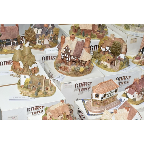 555 - TWENTY EIGHT BOXED LILLIPUT LANE SCULPTURES FROM THE SOUTH EAST COLLECTION, comprising The Kings Arm... 