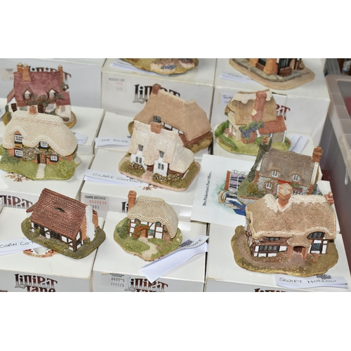 555 - TWENTY EIGHT BOXED LILLIPUT LANE SCULPTURES FROM THE SOUTH EAST COLLECTION, comprising The Kings Arm... 