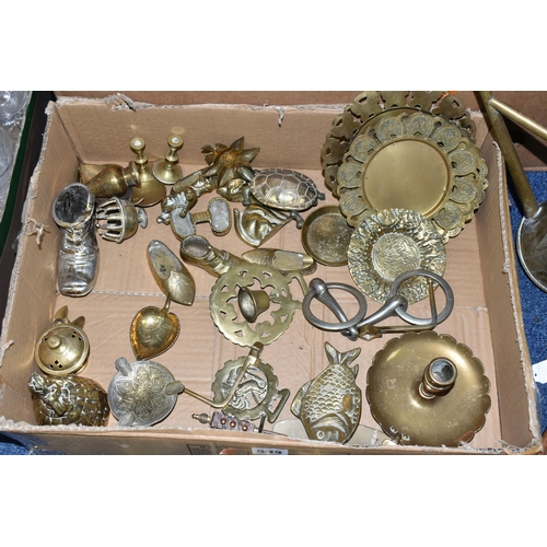 568 - TWO BOXES OF COPPER AND BRASSWARE, to include a brass chamber stick, horse brasses and ornaments, a ... 