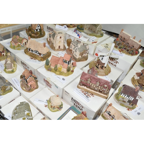 569 - THIRTY ONE BOXED LILLIPUT LANE SCULPTURES FROM THE MIDLANDS COLLECTION, comprising Tudor Court (deed... 