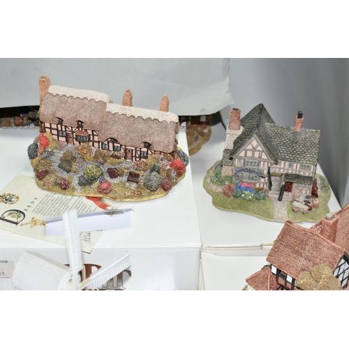 569 - THIRTY ONE BOXED LILLIPUT LANE SCULPTURES FROM THE MIDLANDS COLLECTION, comprising Tudor Court (deed... 