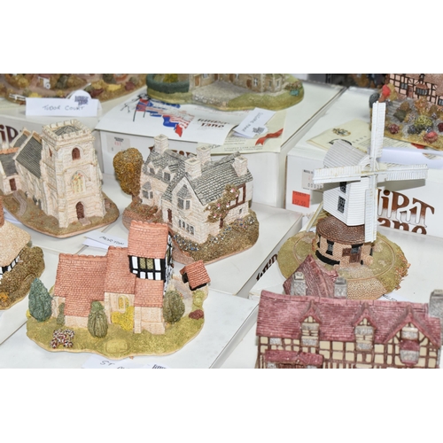 569 - THIRTY ONE BOXED LILLIPUT LANE SCULPTURES FROM THE MIDLANDS COLLECTION, comprising Tudor Court (deed... 