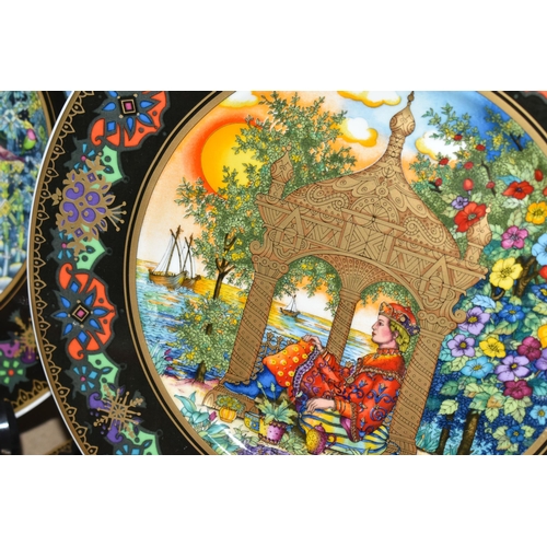 584 - A GROUP OF VILLEROY & BOCH CERAMICS, to include forty five pieces of Nazaré/Navarra pattern dinner w... 