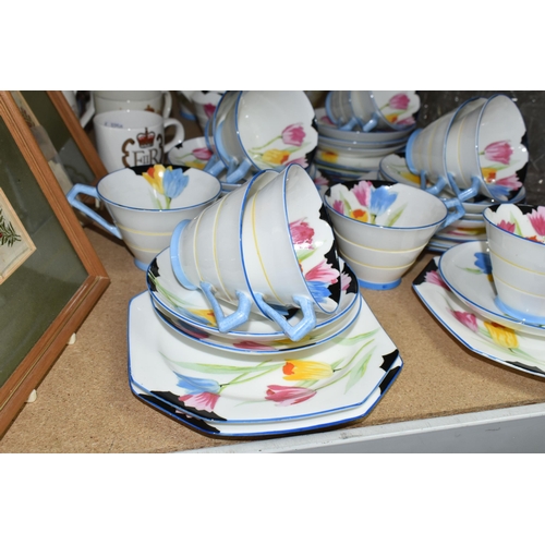 595 - A FORTY ONE PIECE ART DECO PARAGON PART TEA SET, AND OTHER CERAMICS, ETC, the Paragon part tea set i... 