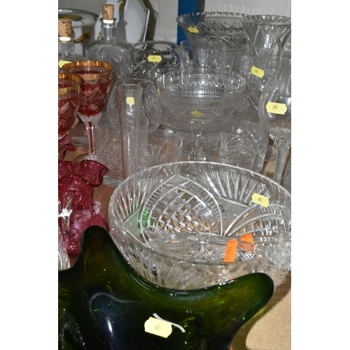 601 - A QUANTITY OF CLEAR AND COLOURED GLASSWARES, to include green and clear glass bowl with a pulled rim... 