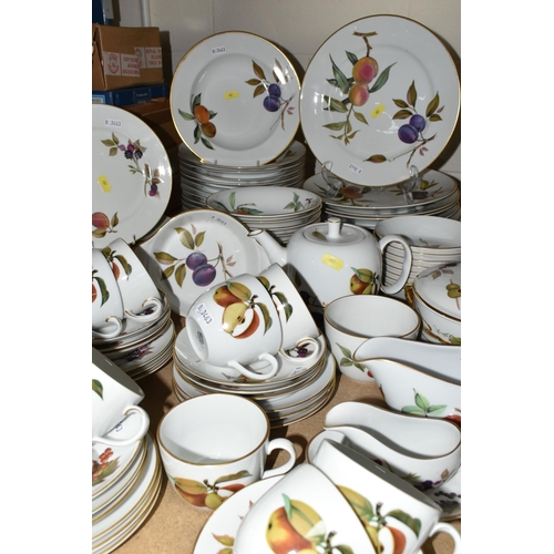 607 - ROYAL WORCESTER 'EVESHAM' PART DINNER SERVICE, comprising thirteen large cups and saucers, four smal... 