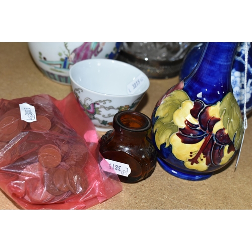 614 - DECORATIVE CERAMICS AND GLASS ETC, to include a Moorcroft baluster shaped vase in the Hibiscus patte... 