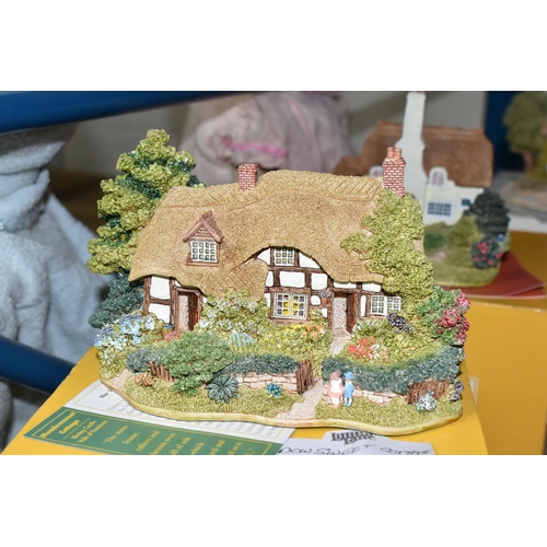 615 - SIXTEEN BOXED LILLIPUT LANE SCULPTURES FROM COLLECTORS CLUB AND SYMBOL OF MEMBERSHIP, comprising fiv... 