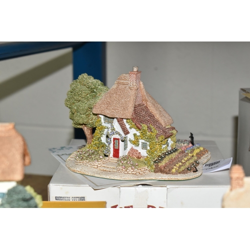 615 - SIXTEEN BOXED LILLIPUT LANE SCULPTURES FROM COLLECTORS CLUB AND SYMBOL OF MEMBERSHIP, comprising fiv... 