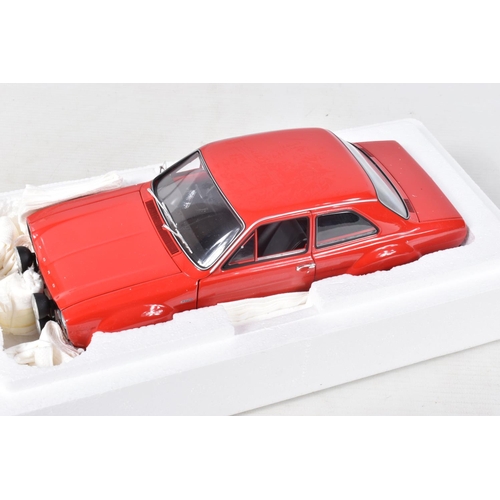 A BOXED MINICHAMPS FORD ESCORT I RS 1600 'AVO' 1970 1:18 SCALE MODEL  VEHICLE