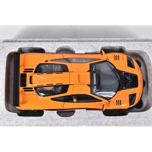 25 - A BOXED AUTOART SIGNATURE MCLAREN F1 LM EDITION 1:18 SCALE MODEL VEHICLE, orange body, appears in ne... 