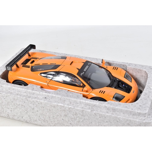 25 - A BOXED AUTOART SIGNATURE MCLAREN F1 LM EDITION 1:18 SCALE MODEL VEHICLE, orange body, appears in ne... 