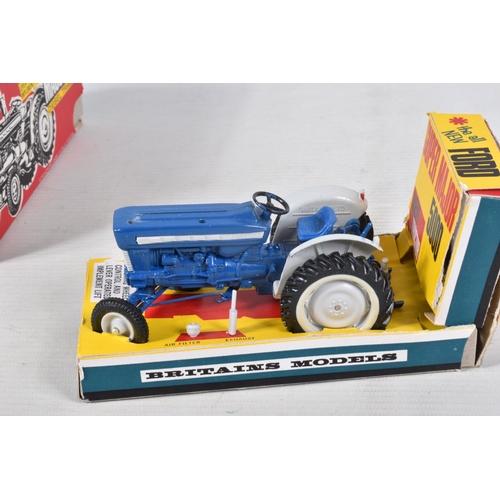 39 - A BOXED BRITAINS FORD SUPER MAJOR 5000 TRACTOR, No.9527, appears complete and in very good condition... 