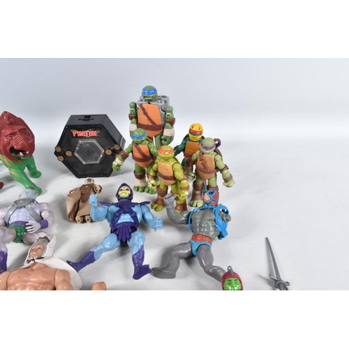 43 - A QUANTITY OF ASSORTED LOOSE 1980'S ACTION FIGURES, to include Mattel Masters of the Universe He-Man... 