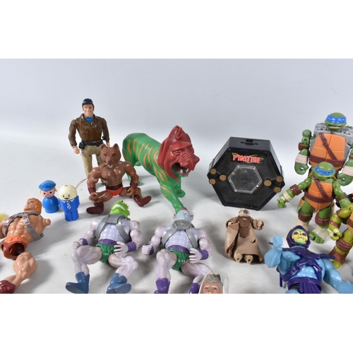 43 - A QUANTITY OF ASSORTED LOOSE 1980'S ACTION FIGURES, to include Mattel Masters of the Universe He-Man... 