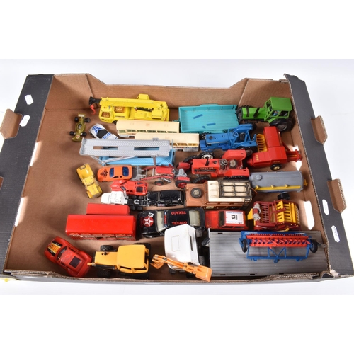 137 - A QUANTITY OF BOXED AND UNBOXED DIECAST VEHICLES, mainly modern items but includes unboxed Corgi Toy... 