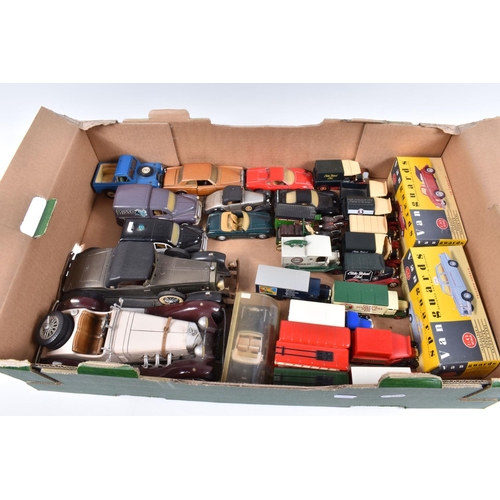 140 - A COLLECTION OF BOXED AND UNBOXED LLEDO DIECAST VEHICLES, assorted Days Gone, Vanguards, Promotors, ... 