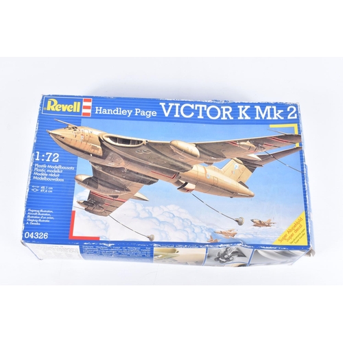 160 - FIVE REVELL UNBUILT BOXED MODEL AIRCRAFT KITS, to include a 1:72 scale Gerneral Dynamics F-16, kit 0... 