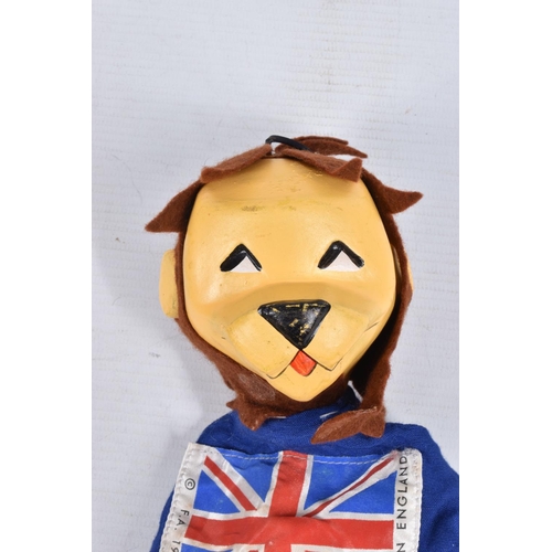 170 - AN UNBOXED PELHAM 1966 WORLD CUP WILLIE HAND/GLOVE PUPPET, missing ball from end of elastic, but oth... 