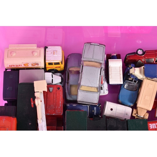 186 - A QUANTITY OF BOXED AND UNBOXED DIECAST VEHICLES, unboxed and assorted playworn models by Matchbox i... 