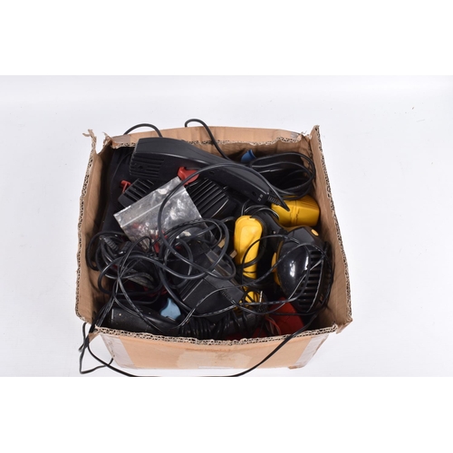 189 - A QUANTITY OF UNBOXED AND ASSORTED SCALEXTRIC ACCESSORIES, to include hand controllers, fencing, and... 