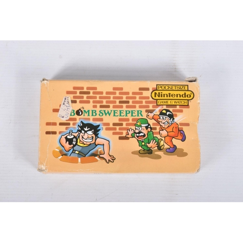 197 - TWO NINTENDO POCKETSIZE GAME AND WATCH MULTISCREEN GAMES, the first Bomb Sweeper BD-62, box in a wor... 