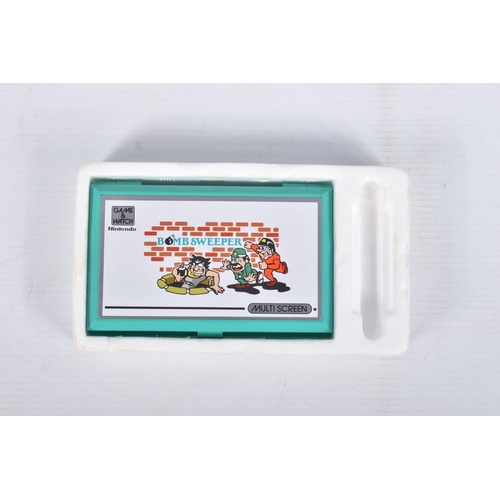 197 - TWO NINTENDO POCKETSIZE GAME AND WATCH MULTISCREEN GAMES, the first Bomb Sweeper BD-62, box in a wor... 