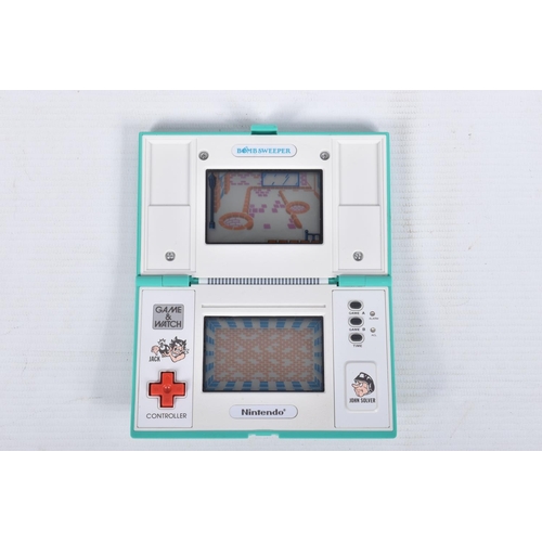 197 - TWO NINTENDO POCKETSIZE GAME AND WATCH MULTISCREEN GAMES, the first Bomb Sweeper BD-62, box in a wor... 