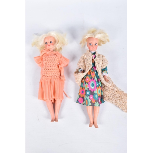 200 - A QUANTITY OF BOXED AND UNBOXED PEDIGREE SINDY DOLLS, CLOTHING FURNITURE AND ACCESSORIES, to include... 