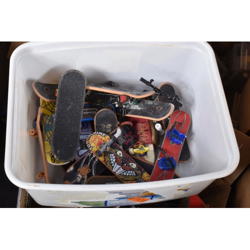 210 - A BOX OF LOOSE TECH DECK SKATEBOARDS, PARTS AND RAMPS AND A COLLECTION OF SUBBUTEO AND ACCESSORIES, ... 