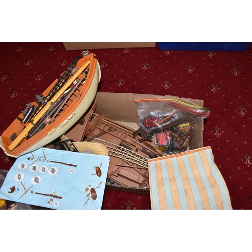 224 - A LARGE QUANTITY OF PLAYMOBIL PLAYSETS, SCENERY, ACCESORIES AND INSTRUCTIONS FOR VARIOUS MODELS, to ... 