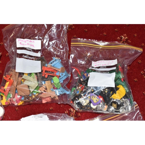 224 - A LARGE QUANTITY OF PLAYMOBIL PLAYSETS, SCENERY, ACCESORIES AND INSTRUCTIONS FOR VARIOUS MODELS, to ... 