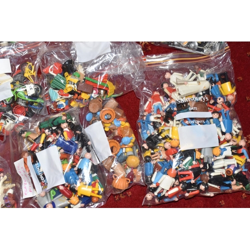 224 - A LARGE QUANTITY OF PLAYMOBIL PLAYSETS, SCENERY, ACCESORIES AND INSTRUCTIONS FOR VARIOUS MODELS, to ... 