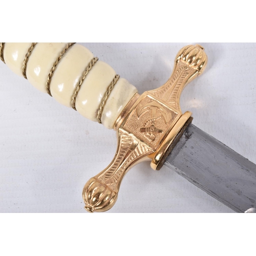 405 - A GERMAN KRIEGSMARINE OFFICERS DRESS DAGGER, this is in good condition, has a white celluloid grip w... 