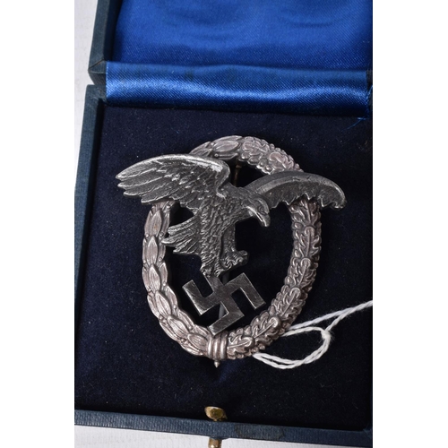 415 - A WWII ERA LUFTWAFFE PILOTS/OBSERVERS BADGE, this features the eagle and Swastika in the middle and ... 